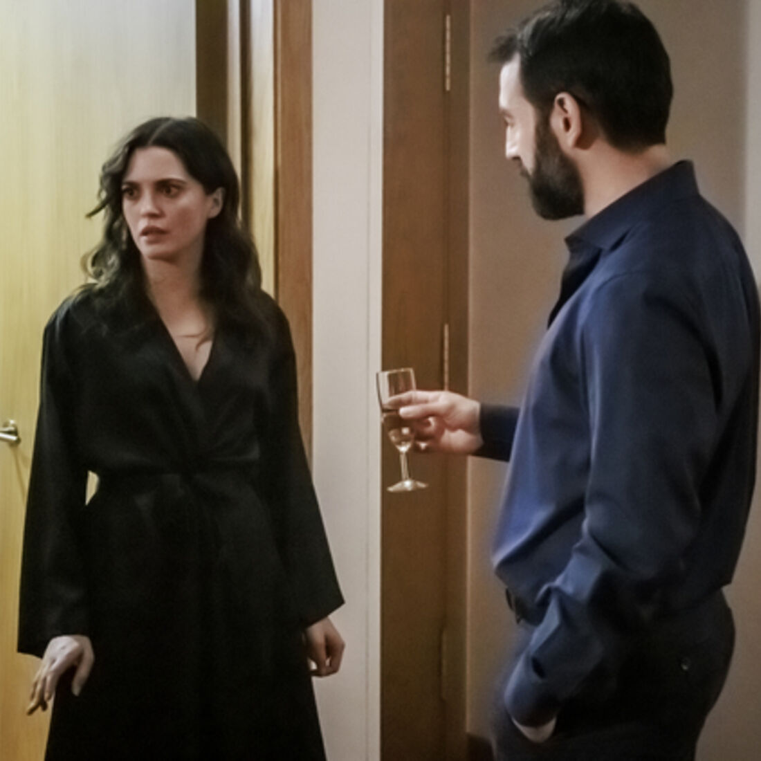 Eduardo conversa com Verónica