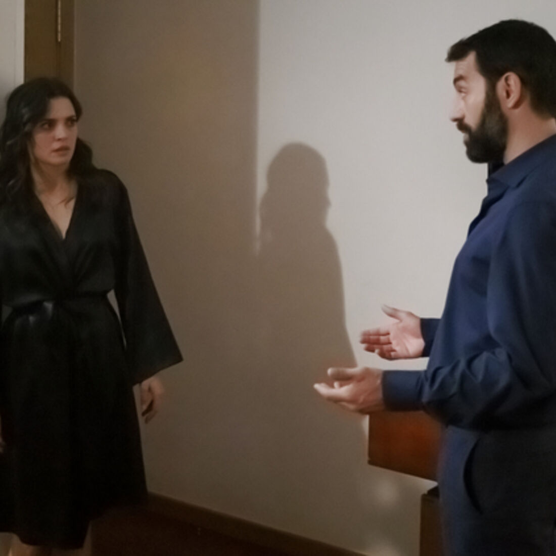 Verónica discute com Eduardo em A Promessa