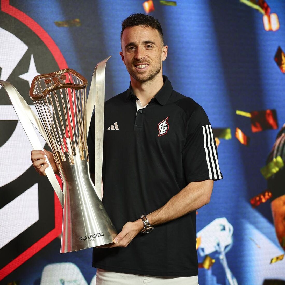 Diogo Jota celebra conquista da Taça Masters, impulsionada por Jorge Mendes