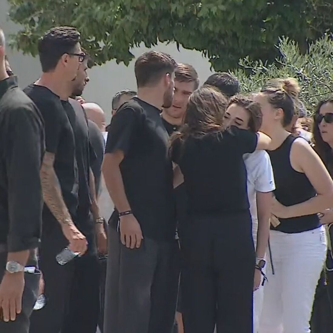 Rúben Neves apoia família de Diogo Jota em cerimónia emotiva