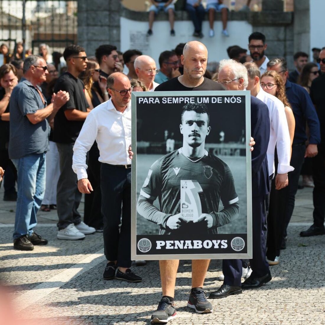 Cerimónia fúnebre de André Silva e Diogo Jota, atletas sepultados junto à família