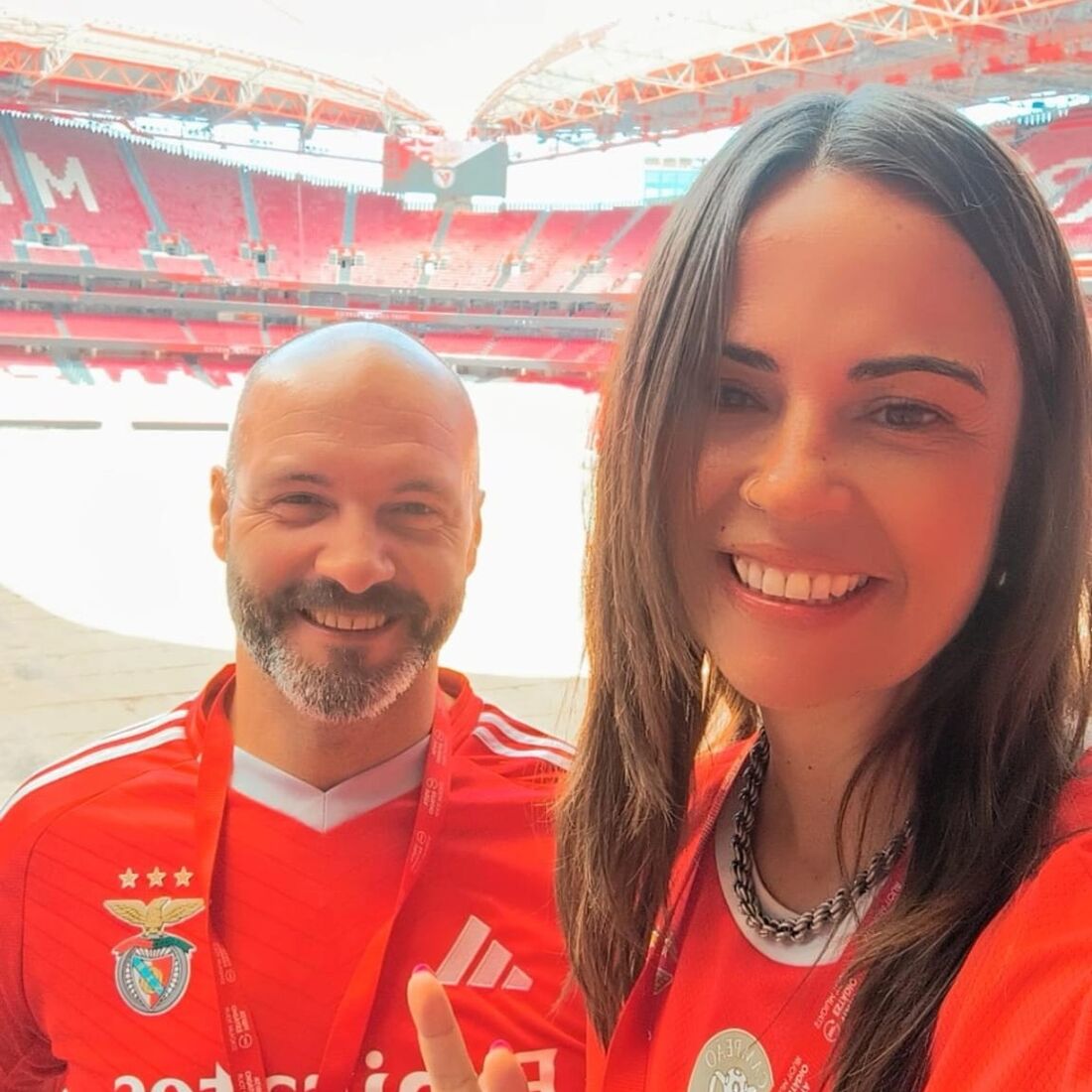 Raquel e João Ricardo juntos no Estádio da Luz após 'Casados'
