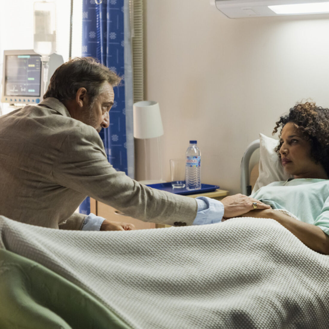 Miguel casa com Lukenia no hospital após AVC