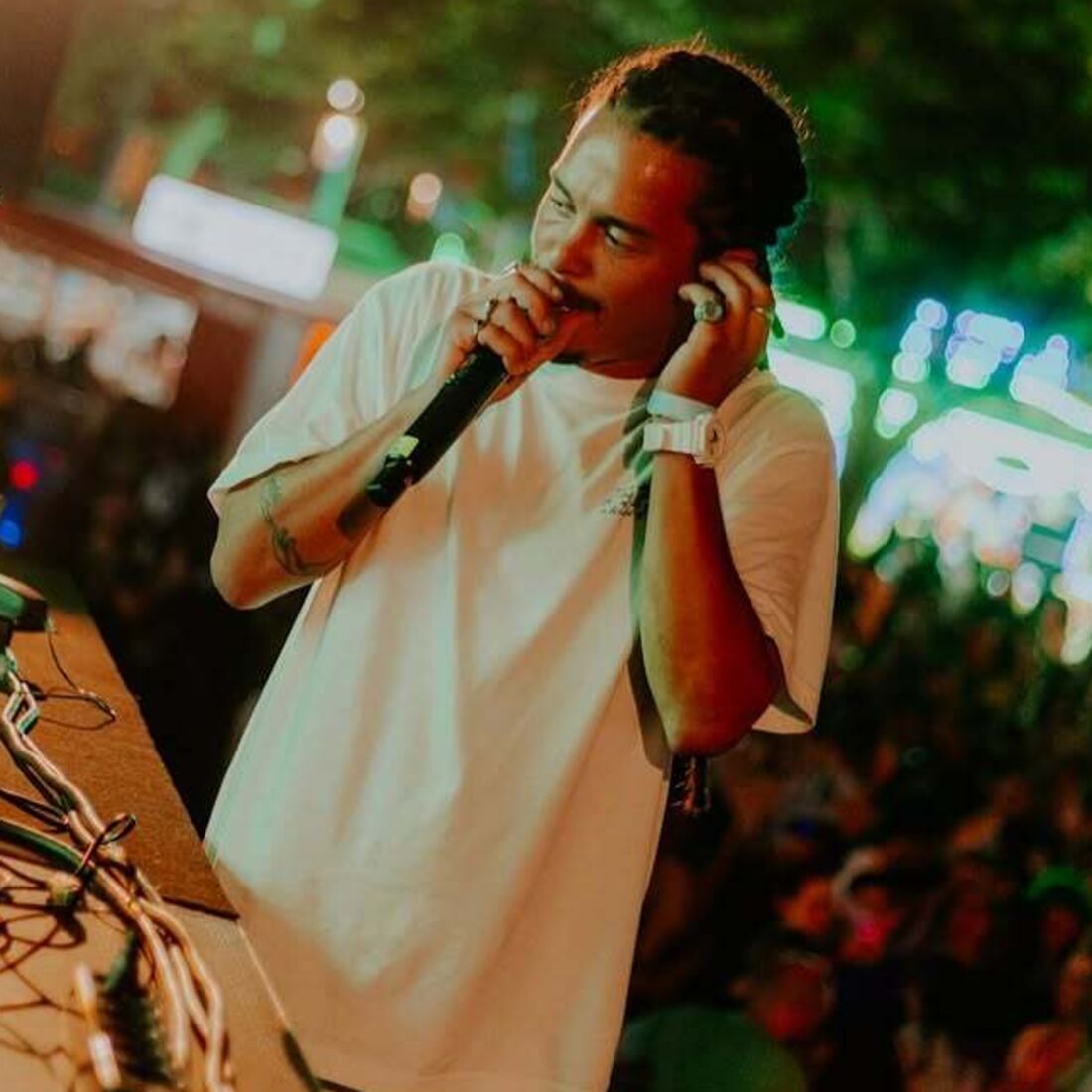 Maycon Douglas, MC, enfrenta mais um susto durante concertos e apela nas redes sociais