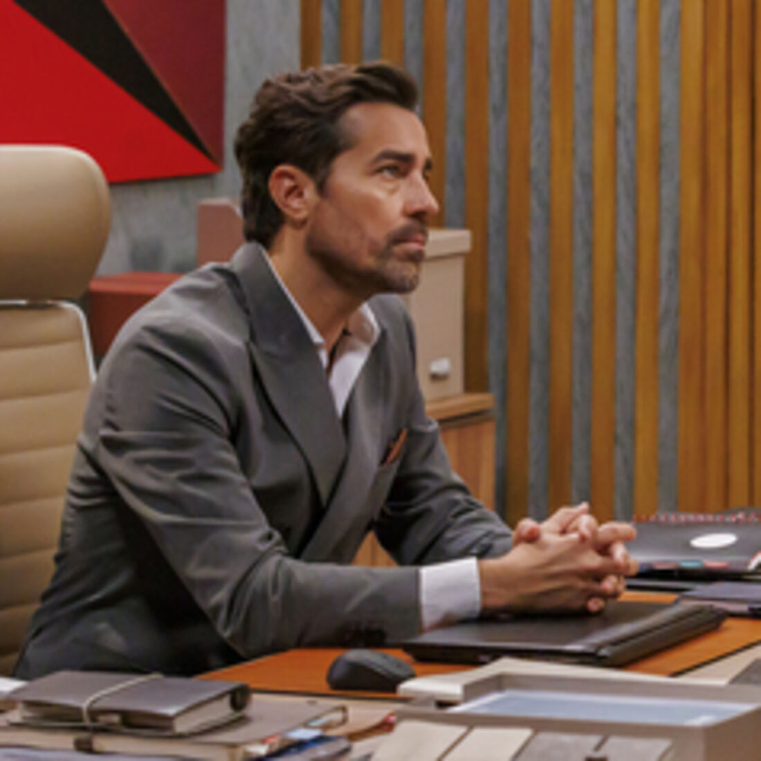 Vicente paga a cúmplice para desaparecer de Portugal, após tentativa de homicídio a Sofia e Beatriz