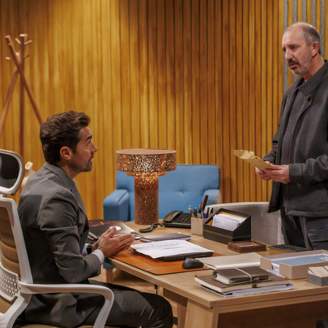 Vicente paga para cúmplice do atentado a Sofia e Beatriz desaparecer de Portugal