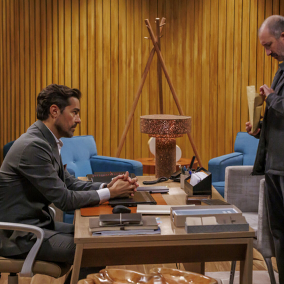 Vicente paga a cúmplice para desaparecer de Portugal e evitar prisão