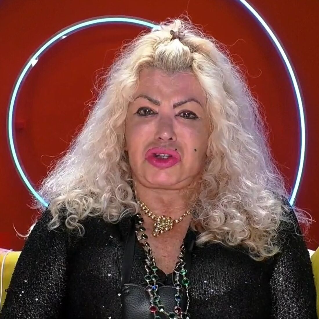 Kina relata morte do marido nos braços no 'Big Brother'