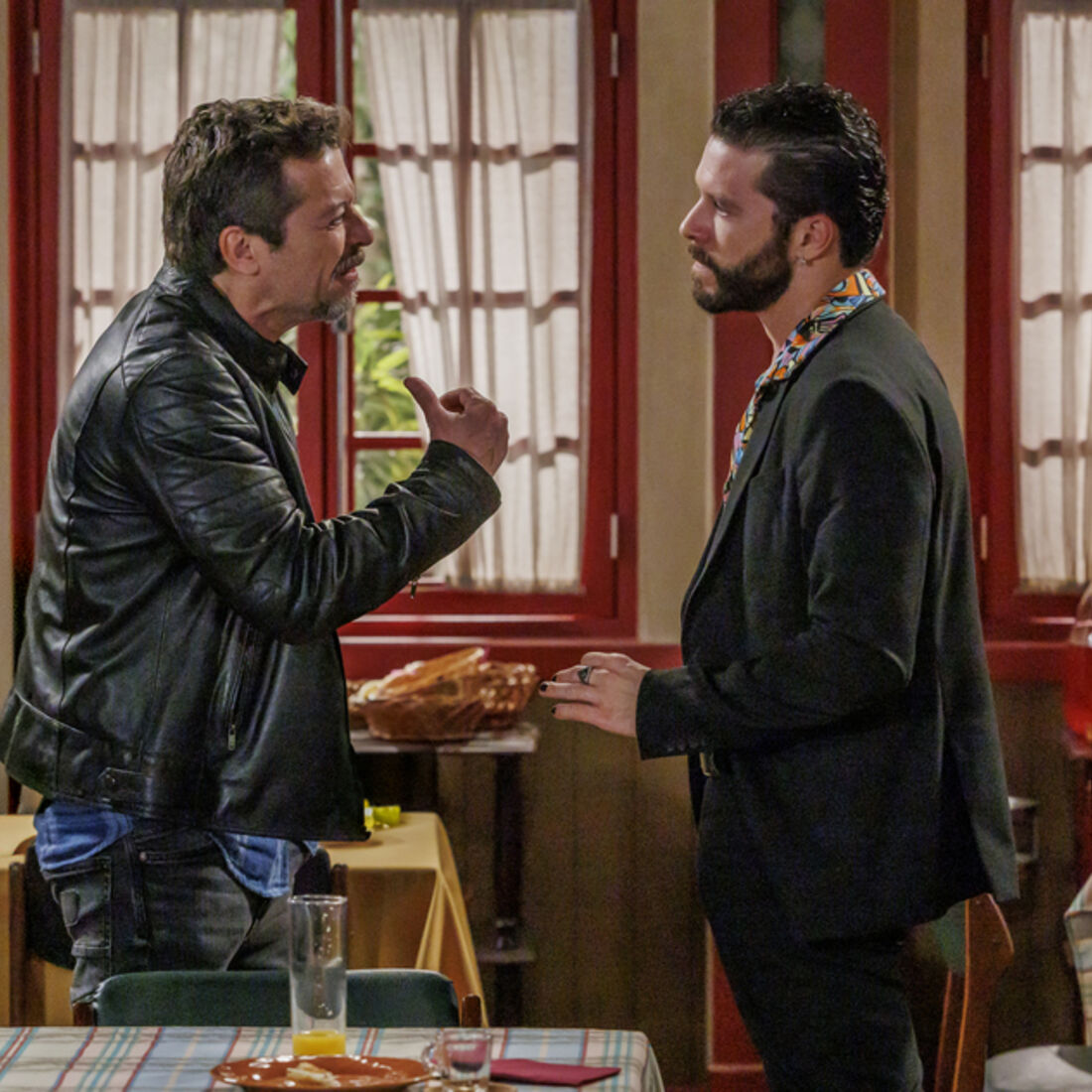 Em 'A Herança', Otávio confronta Heitor na residencial