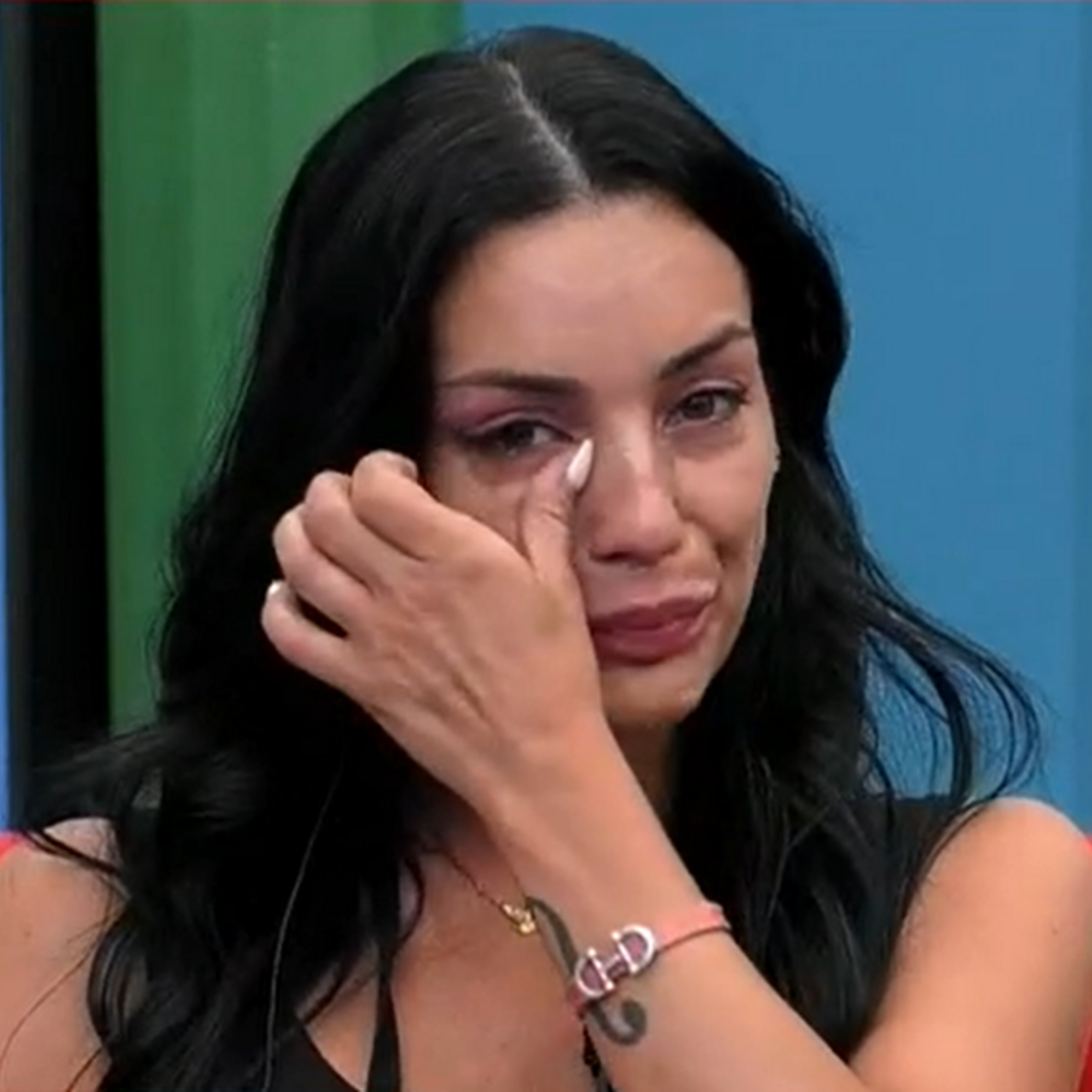 Luíza Abreu recorda infância com violência doméstica no Big Brother e emociona-se