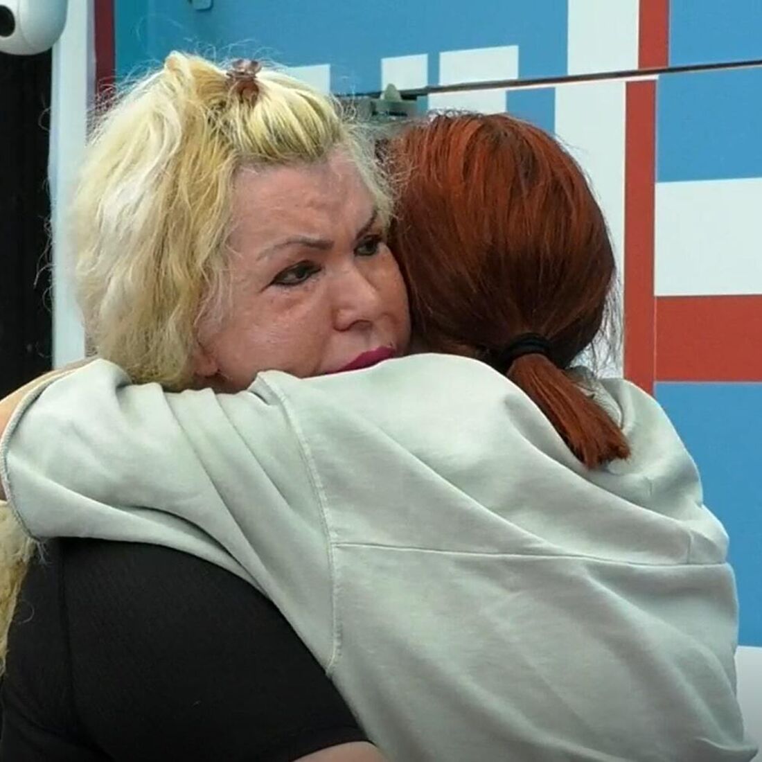 Após discussão, Kina e Catarina Miranda fazem as pazes com abraço no Big Brother