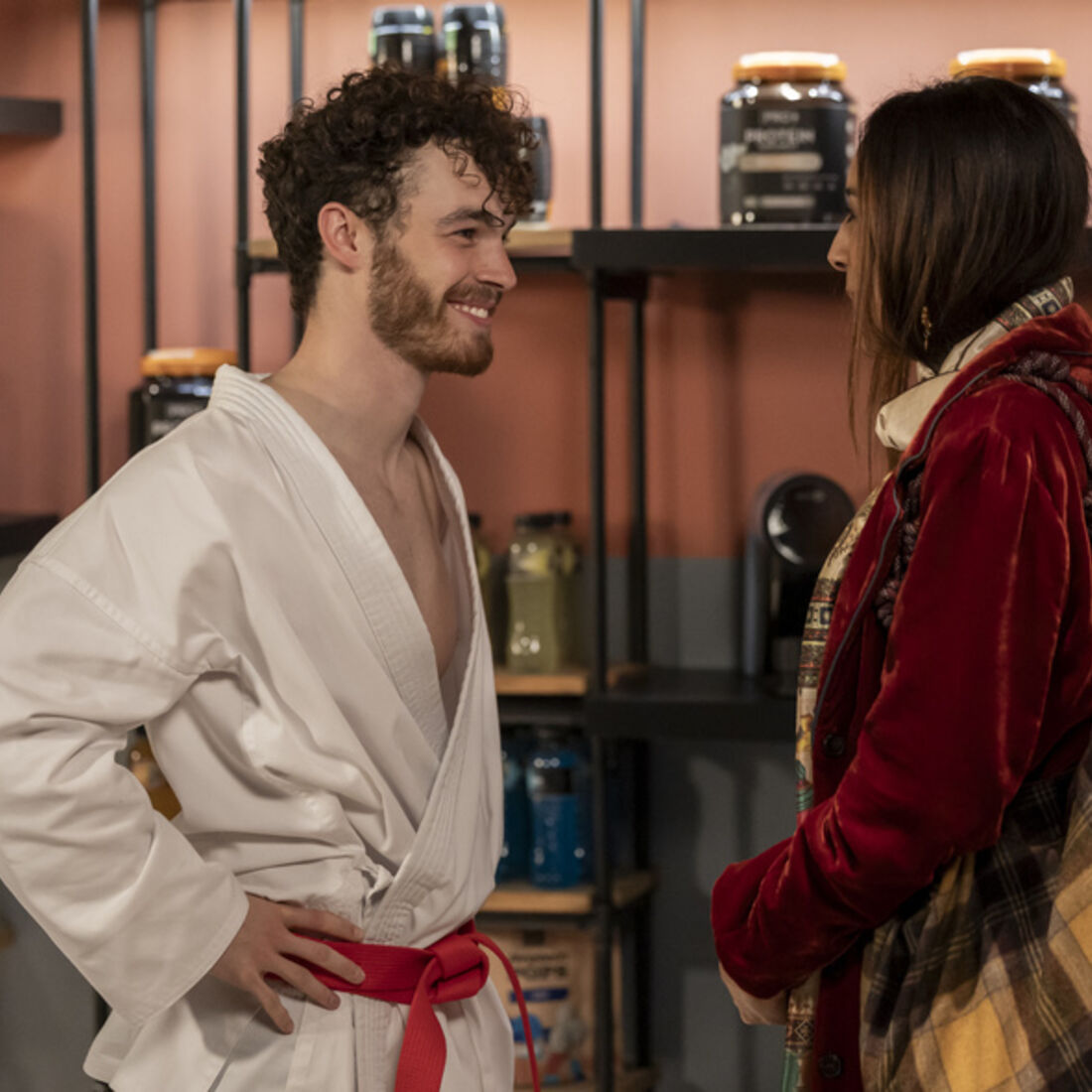 Gonçalo beija Aruna após vencer competição