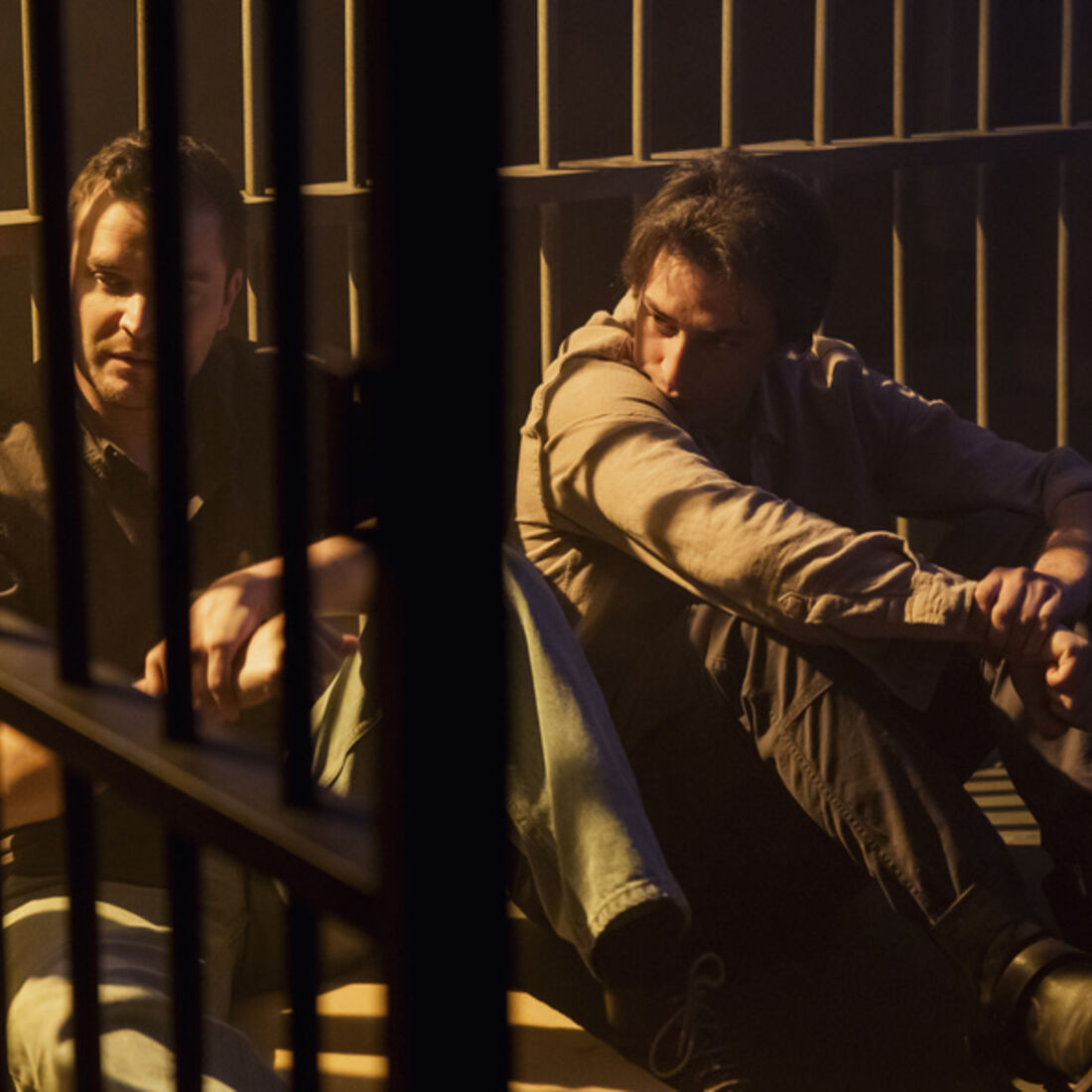 Eva e Joel são presos, suspeitos de cumplicidade com Alex