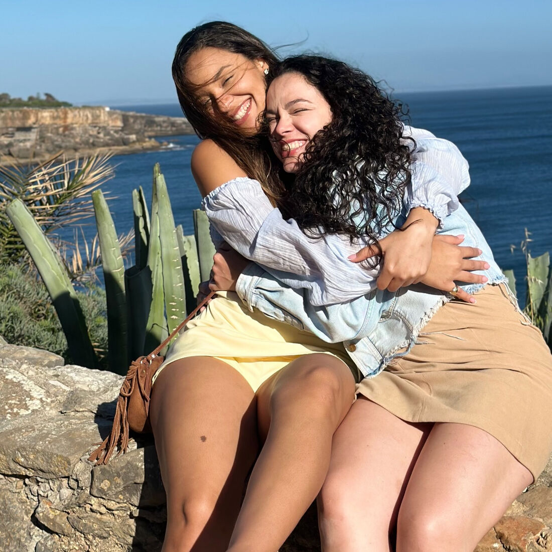 Ligação de Catherine Velasco e Mariana Camarate surpreende fãs