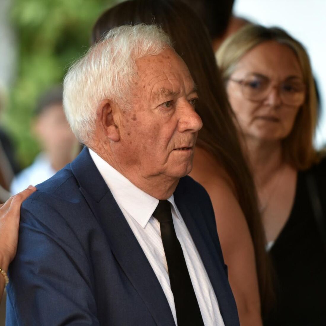 O avô na missa de sétimo dia de Diogo Jota e André Silva