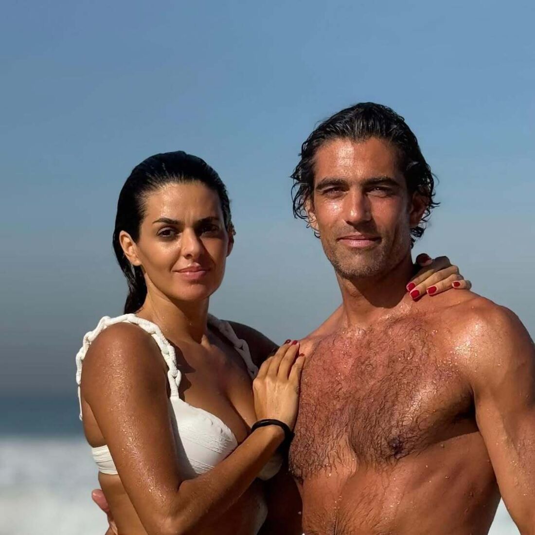 Cuca Roseta surge com Manu Rodrigues na praia