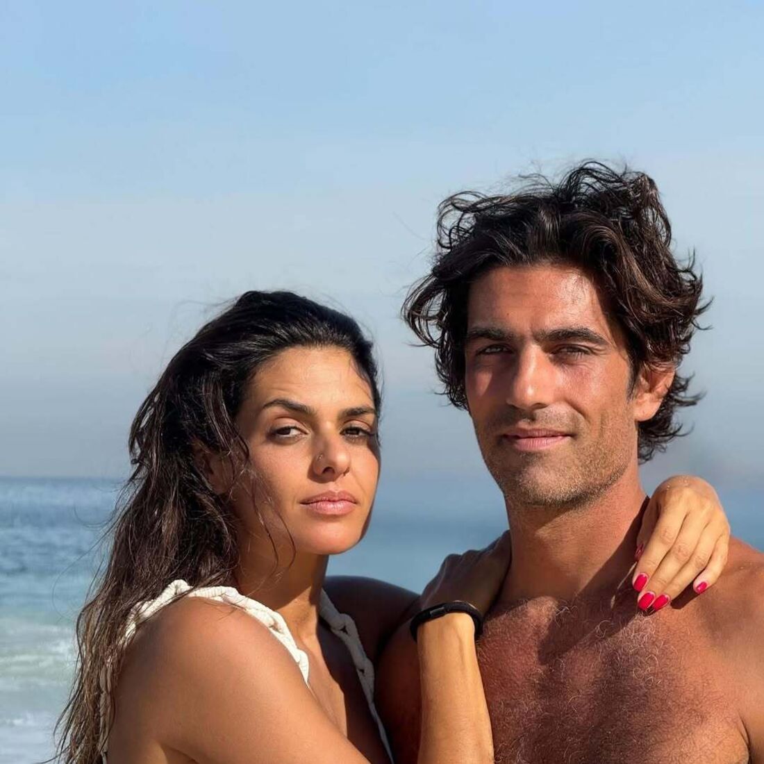 Cuca Roseta e Manu Rodrigues vivem romance na praia
