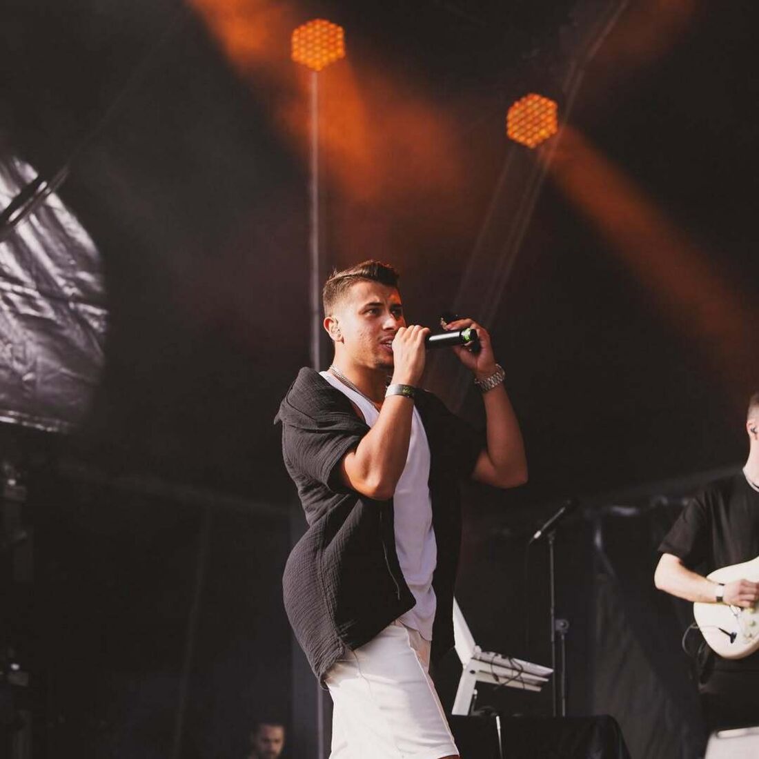 Fanny Rodrigues mostra novo amor, Detchi, cantor e ator mais novo