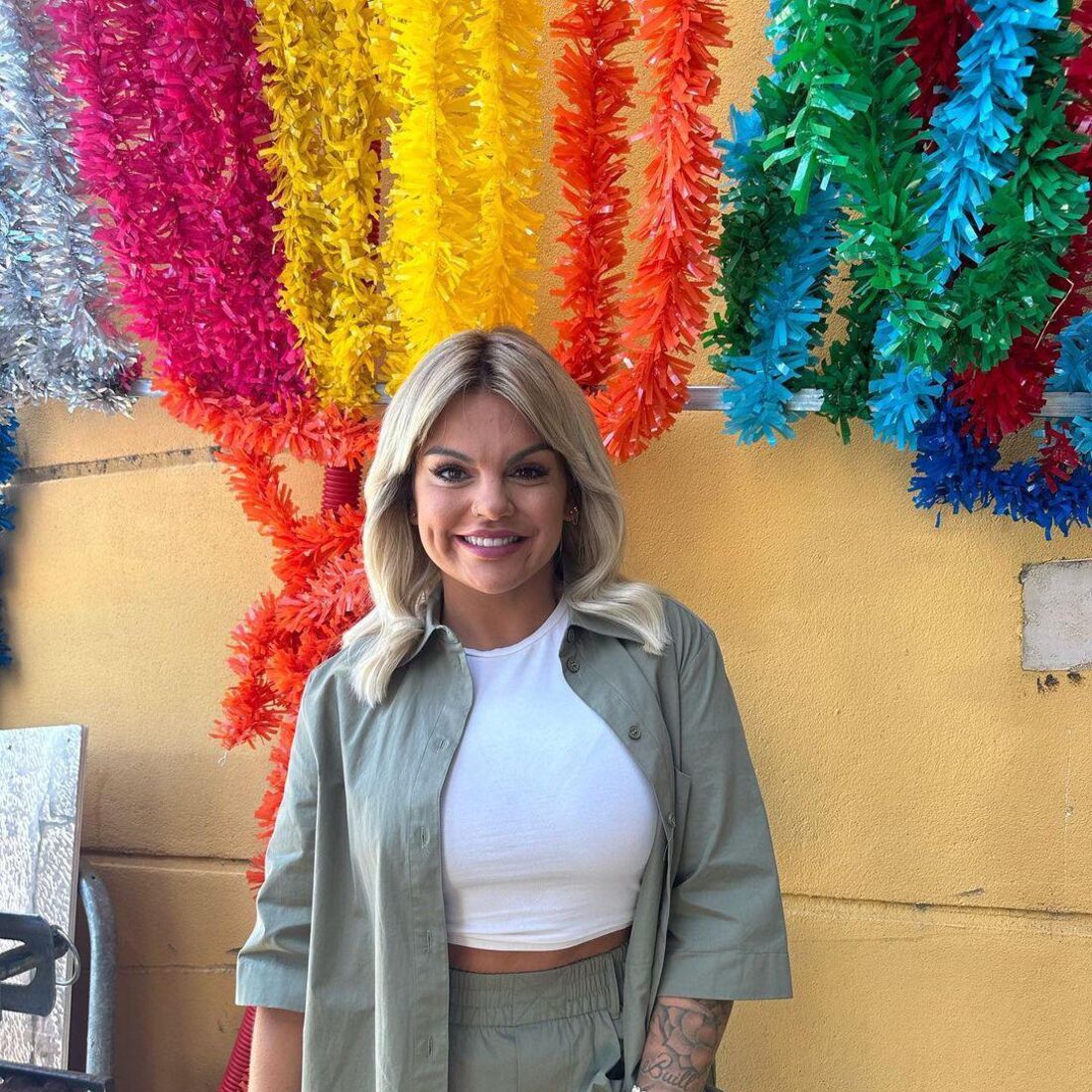 Fanny Rodrigues apoia o namorado em concerto