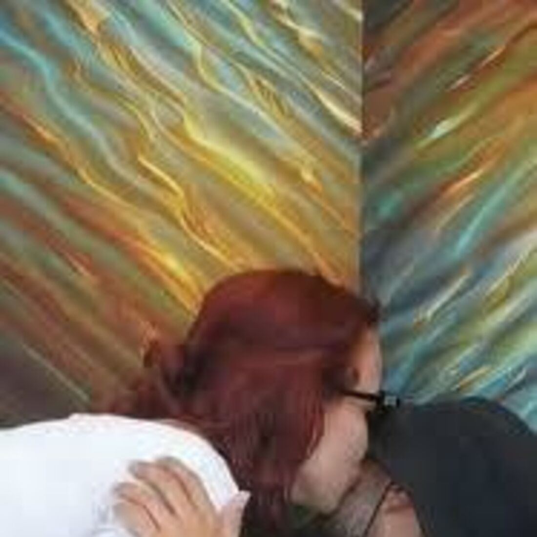 Afonso Leitão e Catarina Miranda trocam beijos, segundo Viriato e Fábio Paim