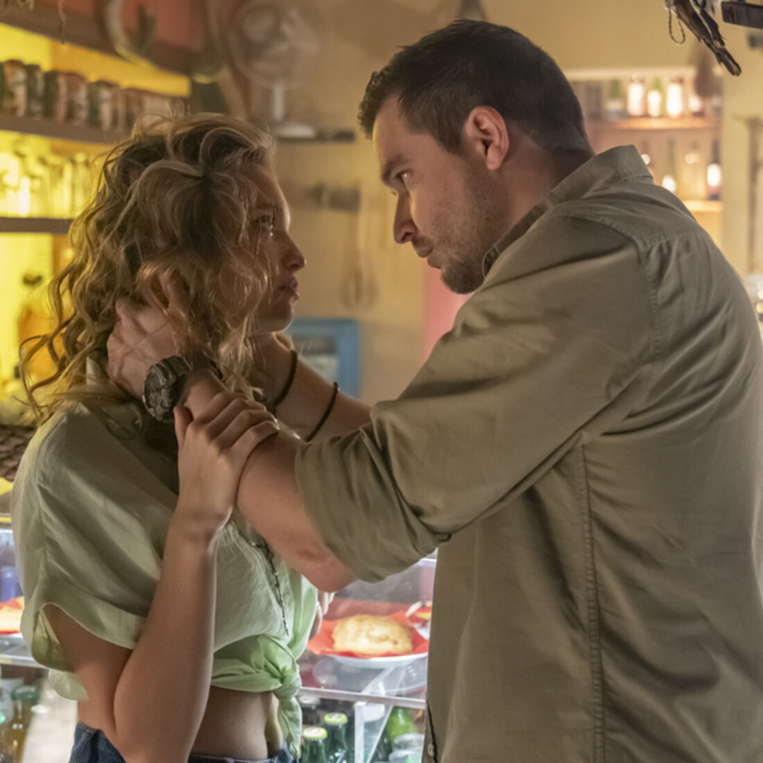 Eva confronta Joel sobre engano e decide terminar namoro em 'A Fazenda'