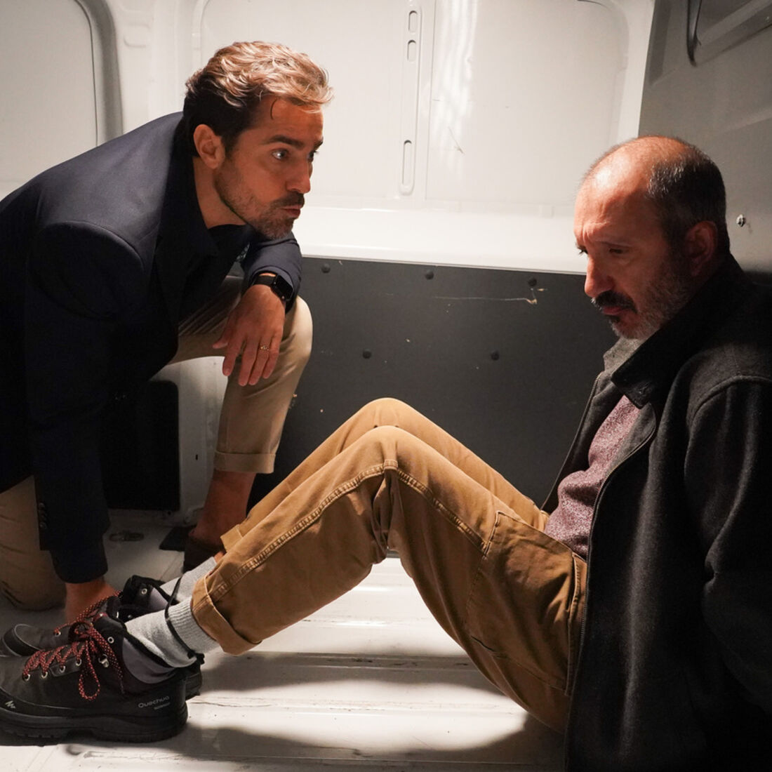 Vicente rapta capitão com ajuda inesperada e tira Cunha da prisão