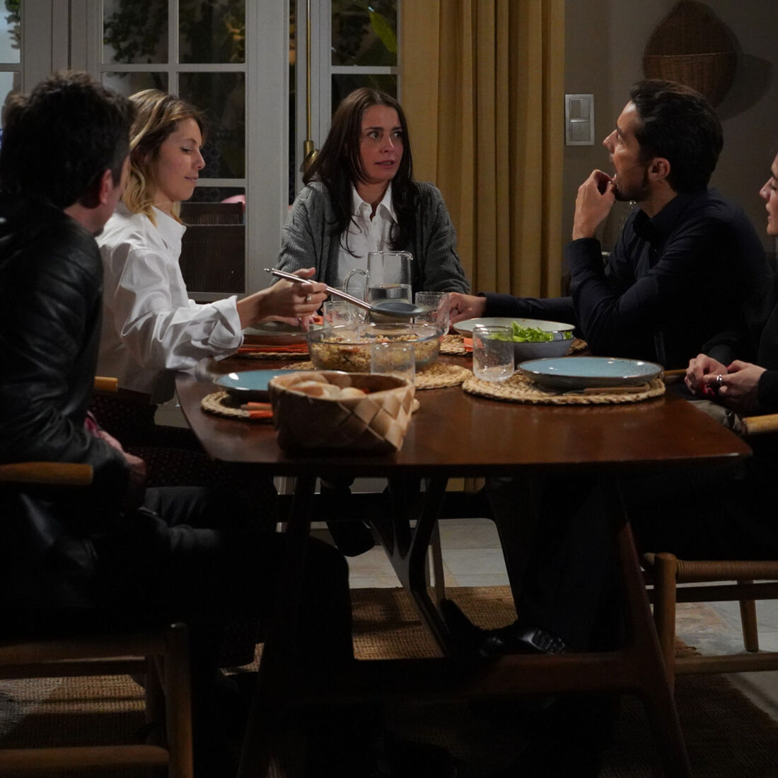 Sofia teme por vida e arma-se contra Vicente em 'A Herança'