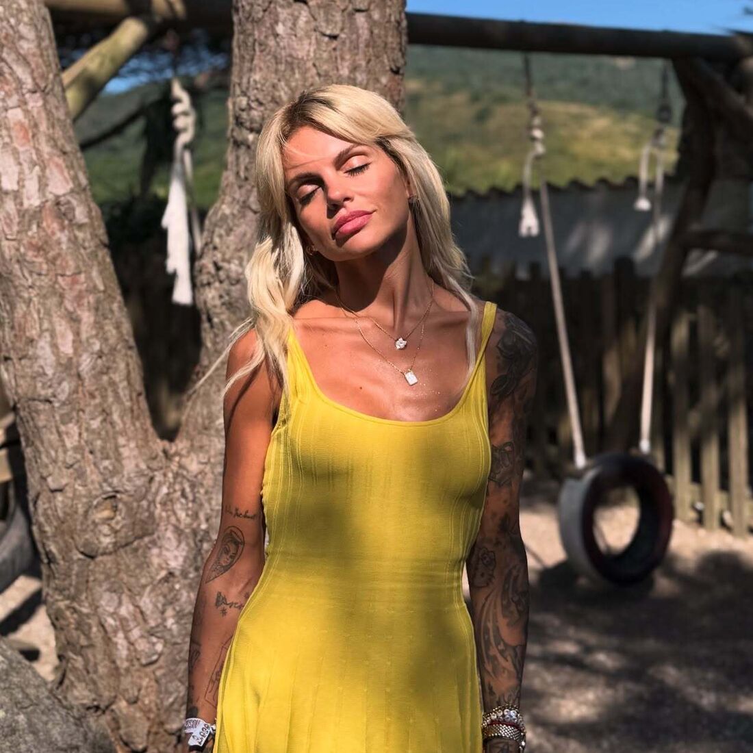 Fanny Rodrigues e Detchi mostram paixão em foto de casal