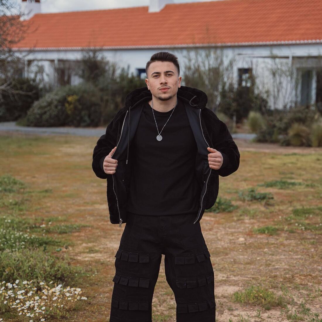 Fanny Rodrigues e Detchi mostram paixão em primeira foto de casal