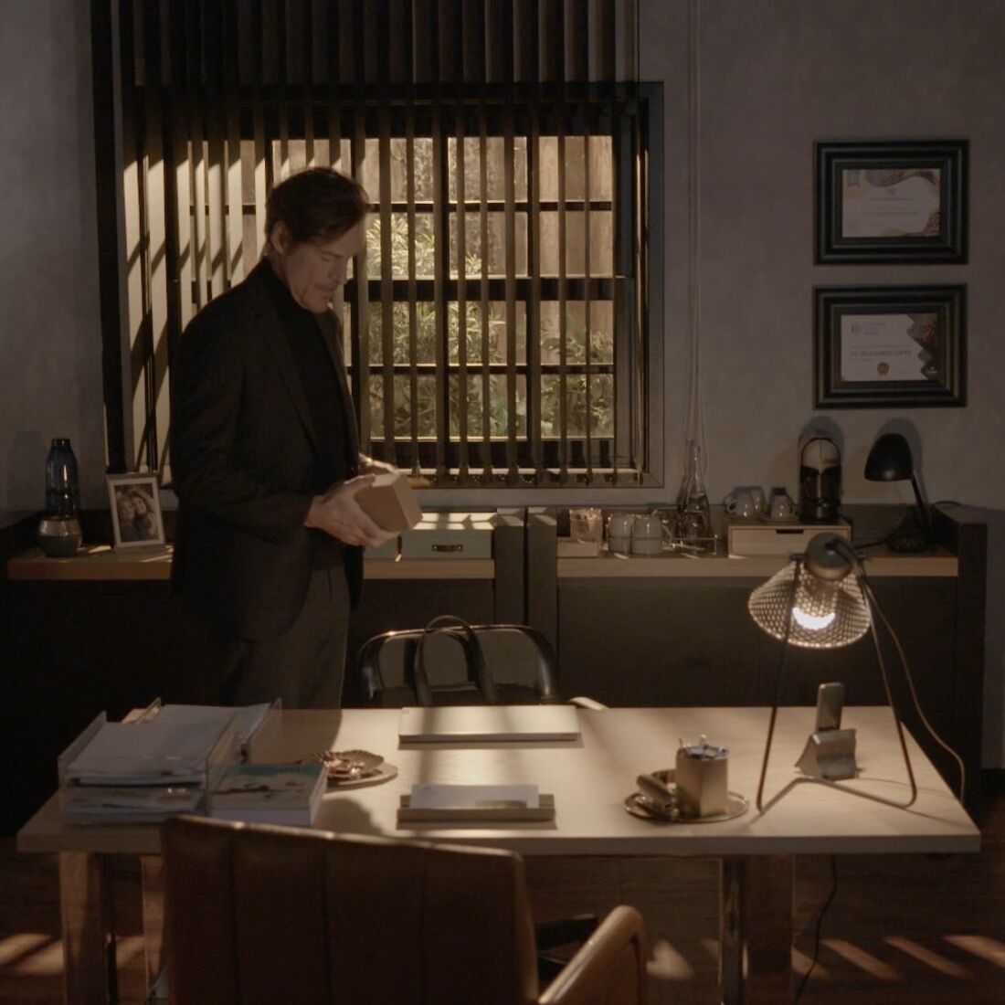 Jorge rouba barra de ouro de Virgílio e concretiza o sonho de ficar milionário