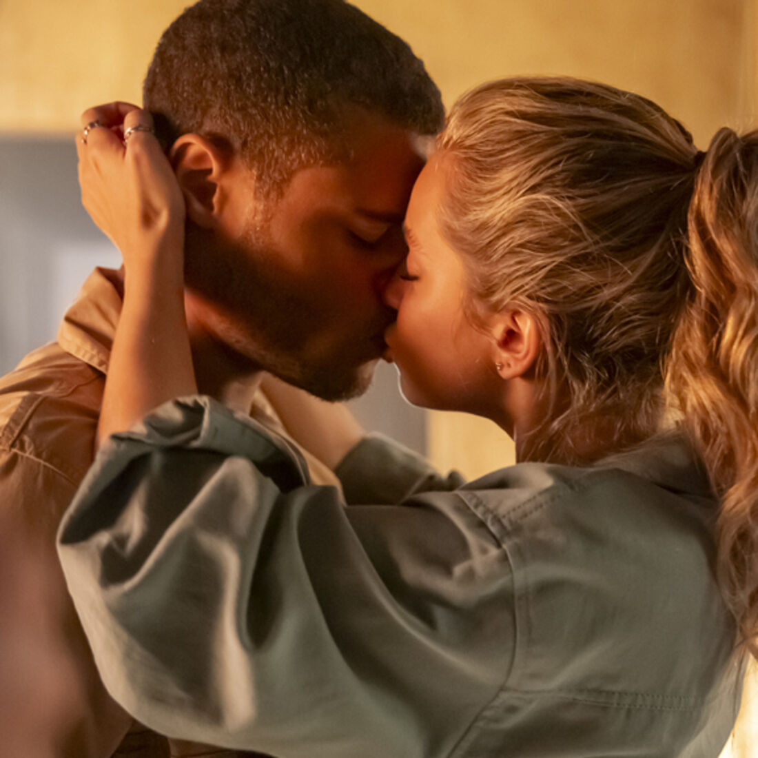 Eva e Talu fazem as pazes após revelação sobre Joel e beijo com Duarte