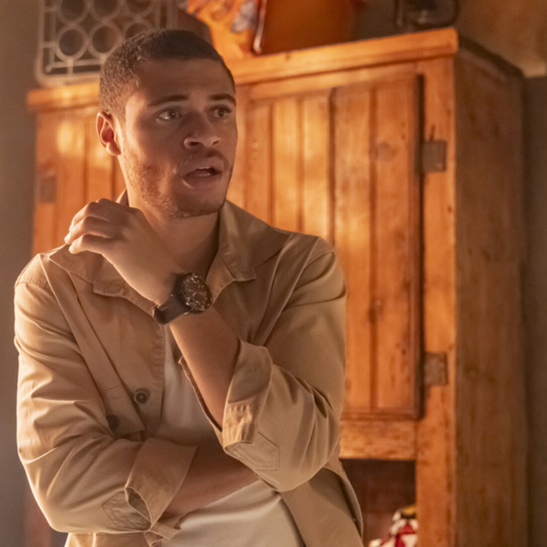 Eva revela engano de Joel a Talu na fazenda e beija Duarte