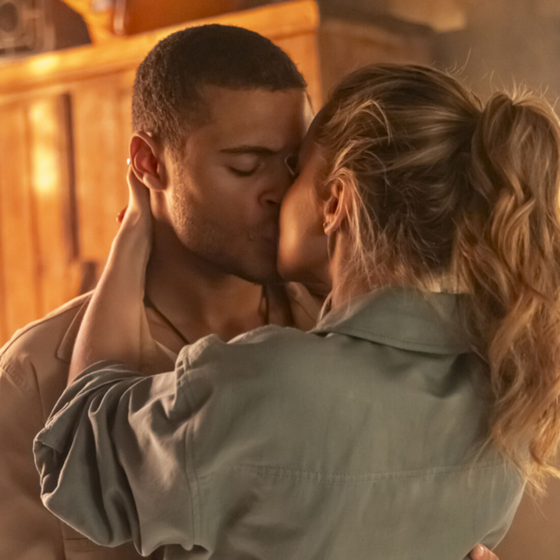 Eva e Talu fazem as pazes após revelação sobre Joel e beijo com Duarte