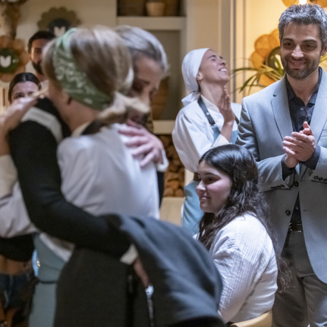 Mariana regressa, mas omite a perda do bebé para Laura e Hector