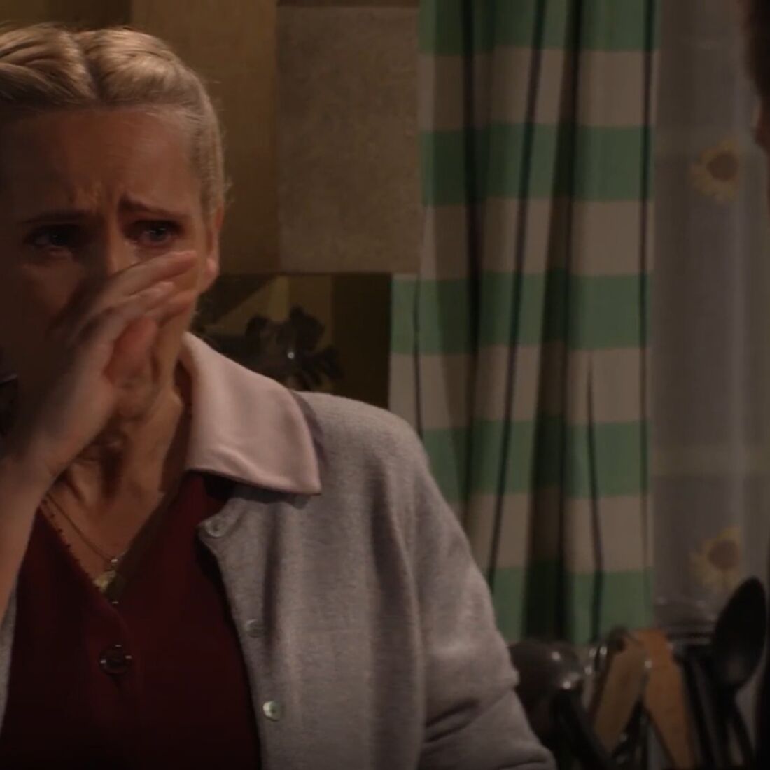 Luís espanca Maria após traição com Micá em A Promessa