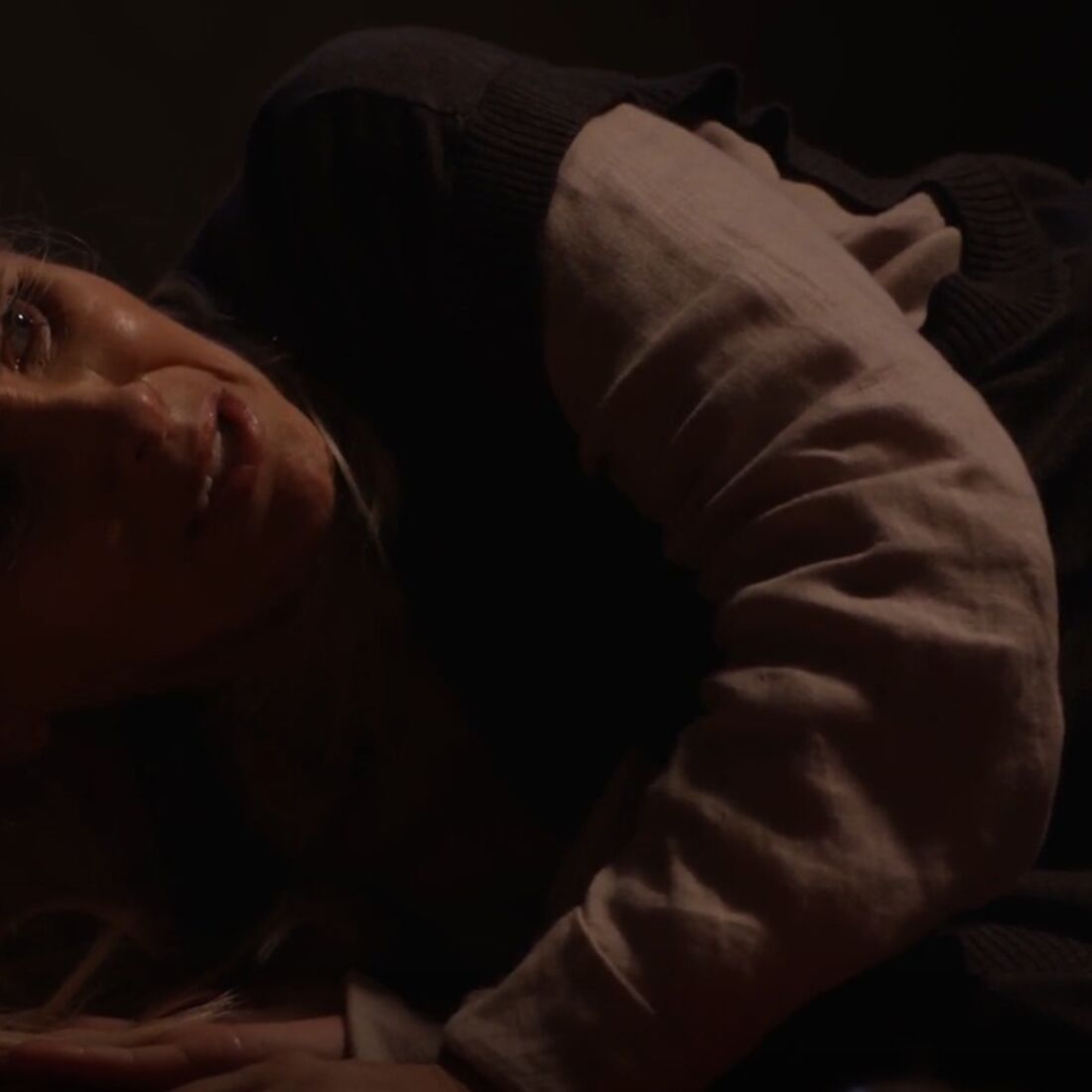 Luís espanca Maria, após traição com Micá, deixando-a devastada