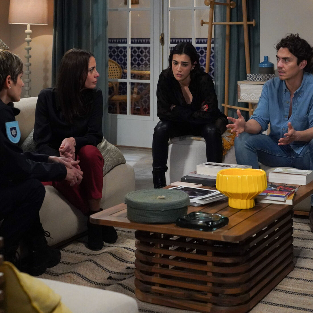 Sofia simula romance com Gonçalo para forçar divórcio de Vicente