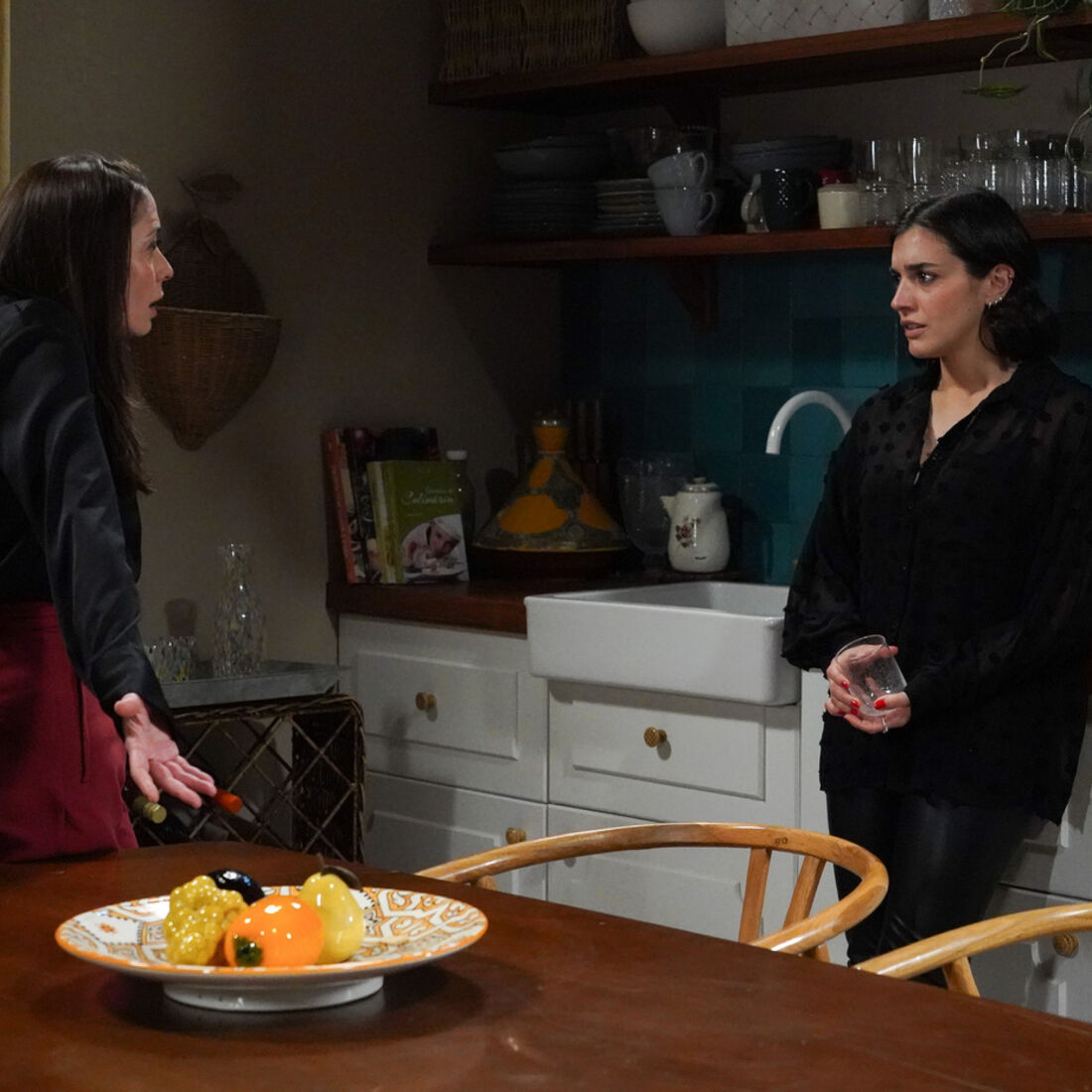 Sofia simula romance com Gonçalo para forçar divórcio de Vicente em A Herança