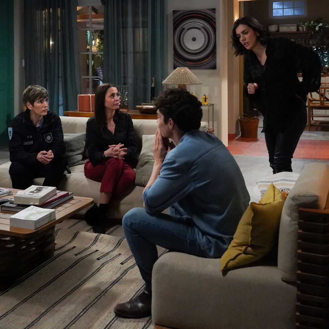 Sofia simula romance com Gonçalo para o divórcio, magoando Vicente e a filha