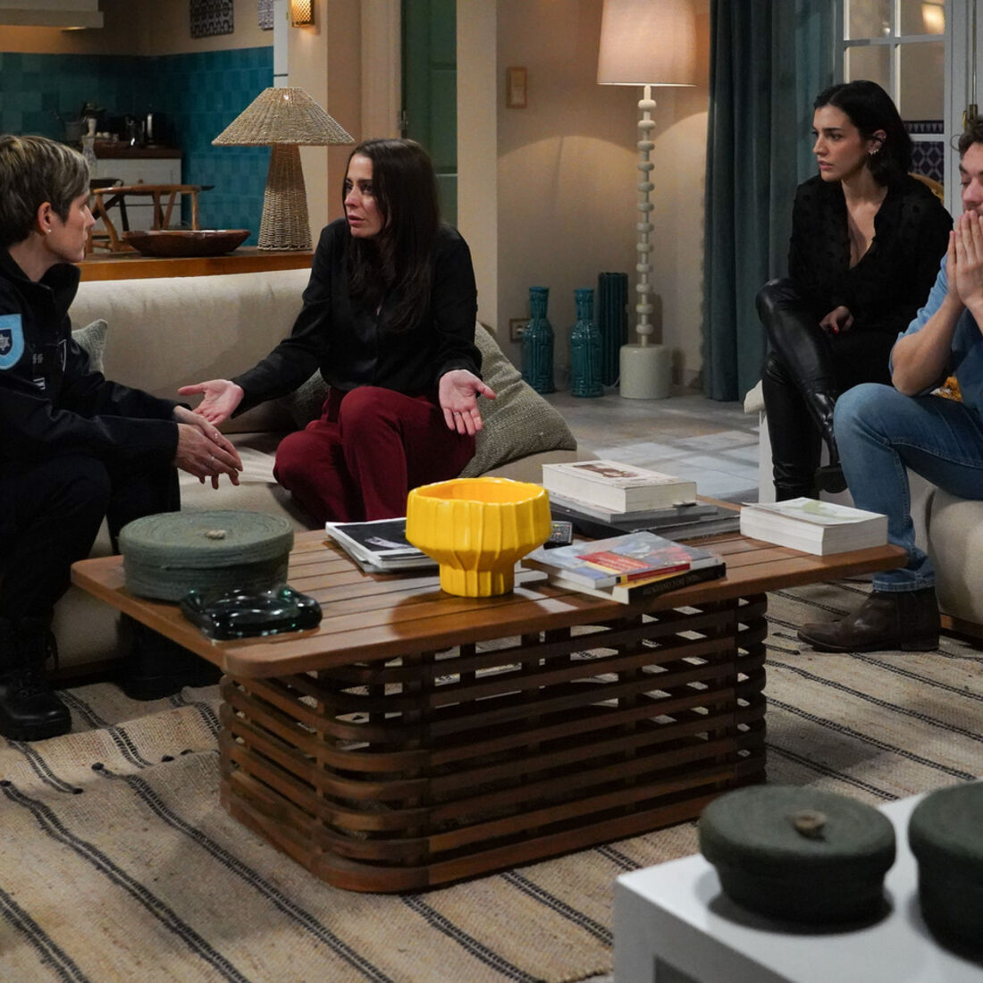 Sofia simula romance com Gonçalo e força Vicente a assinar divórcio