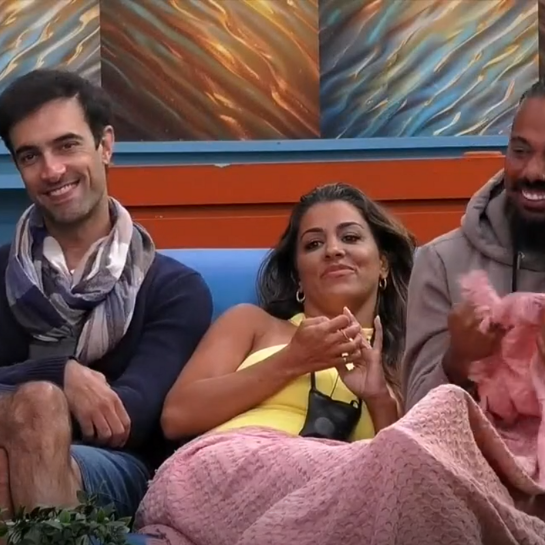 Concorrentes do Big Brother reagem a dilema sobre o fim do mundo