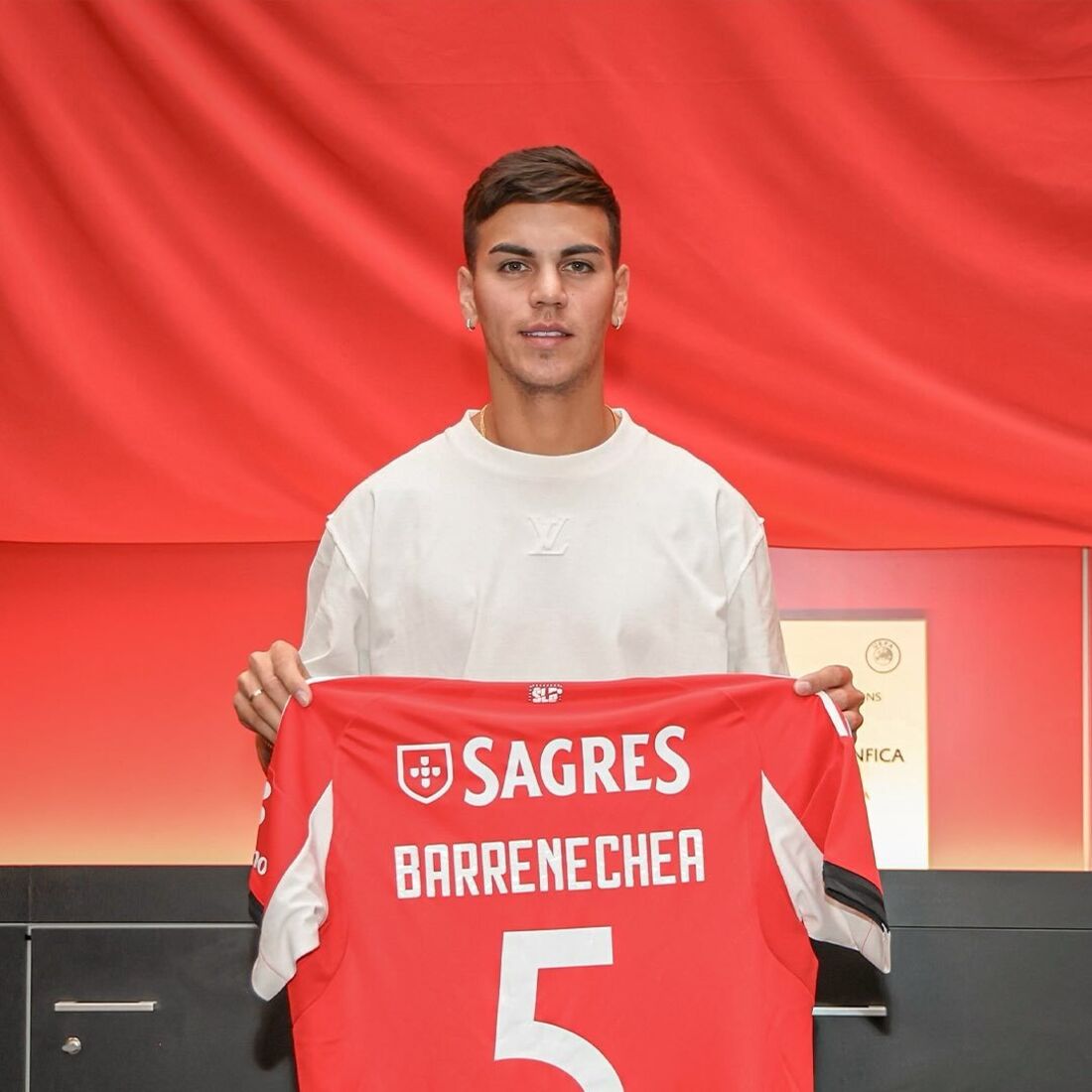 Barrenechea reforça o Benfica após infância difícil