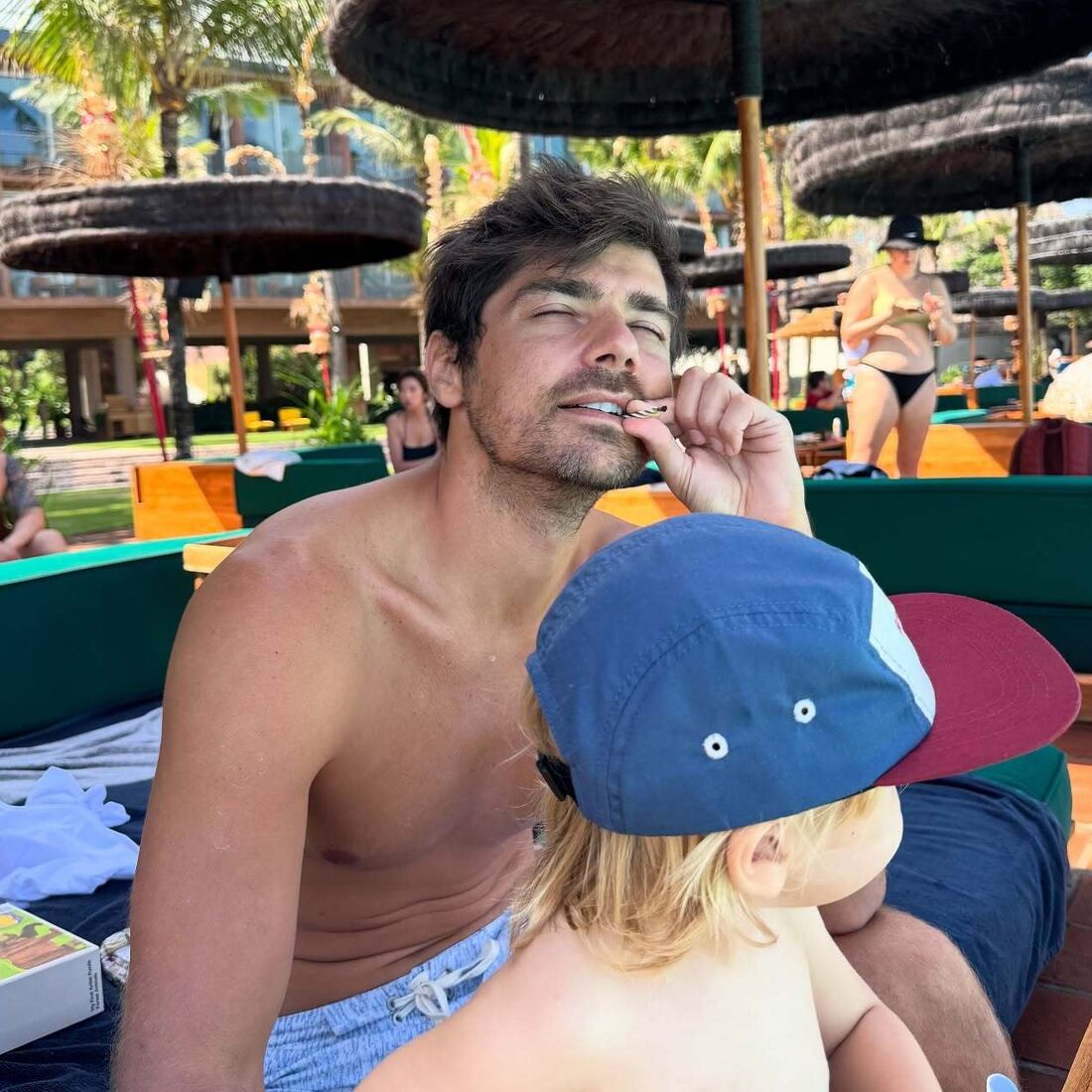 Lourenço Ortigão e Kelly Bailey celebram aniversário do filho, Vicente Blue, num destino paradisíaco