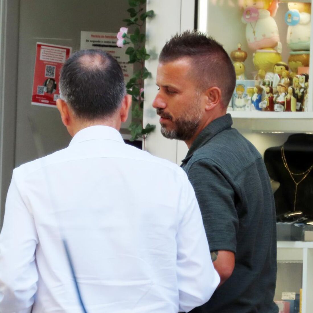 Dudu reúne-se com Toni e Marquinho para a partilha de bens