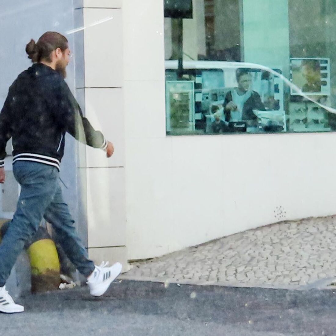 Dudu reúne-se com Toni e Marquinho para a partilha de bens