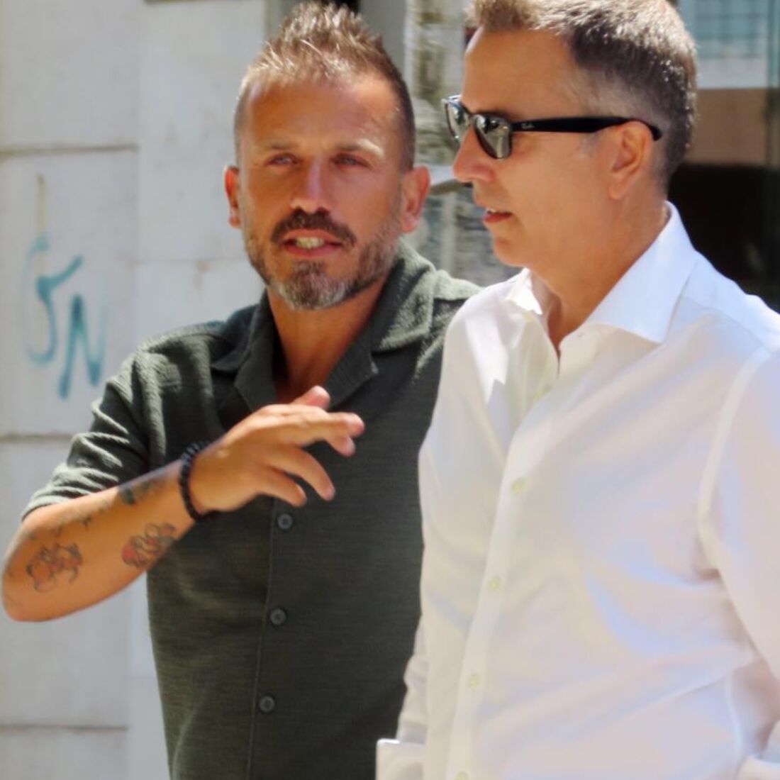 Dudu reúne-se com Toni e Marquinho para a partilha de bens