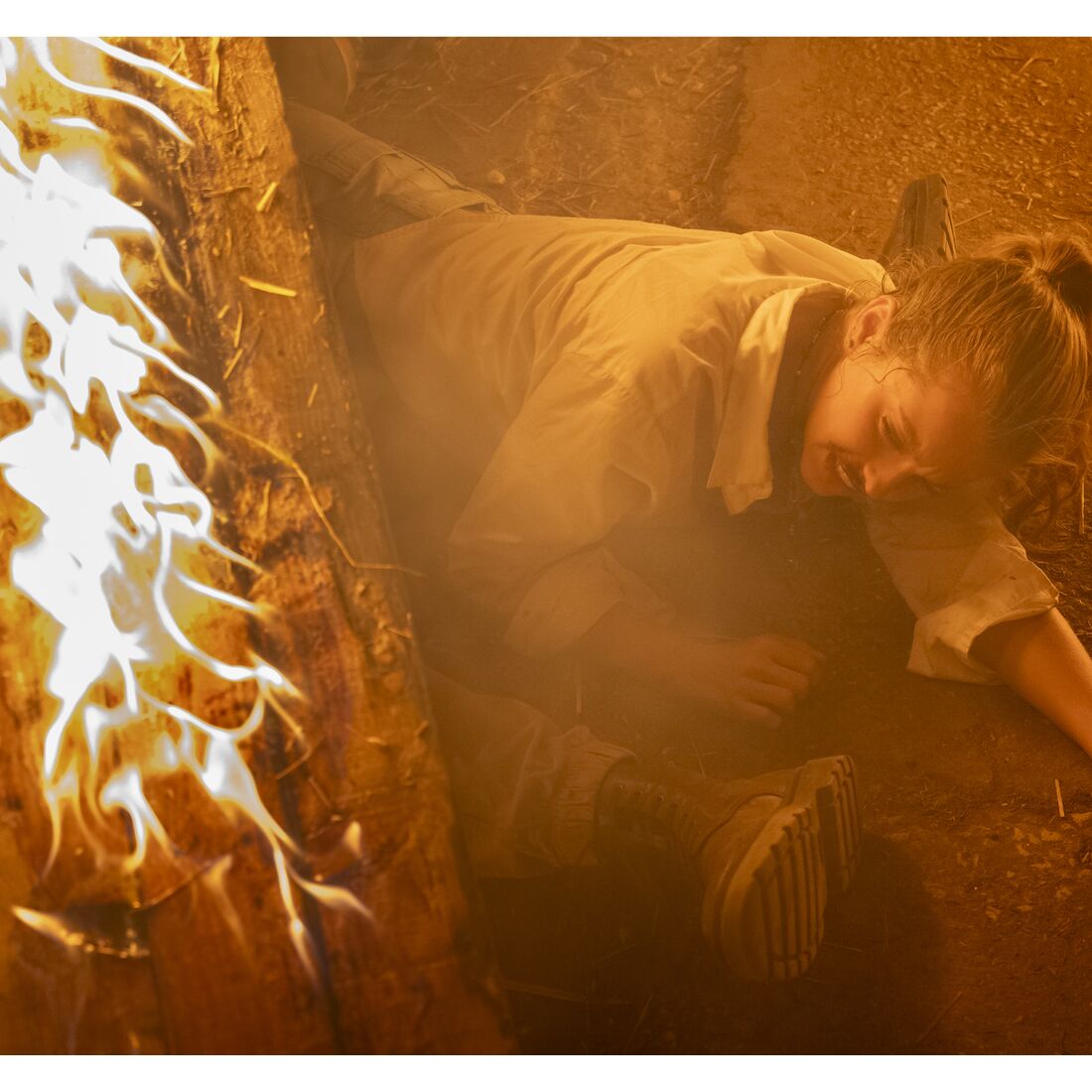 Joel, numa ação vil, coloca Talu em perigo num incêndio na fazenda