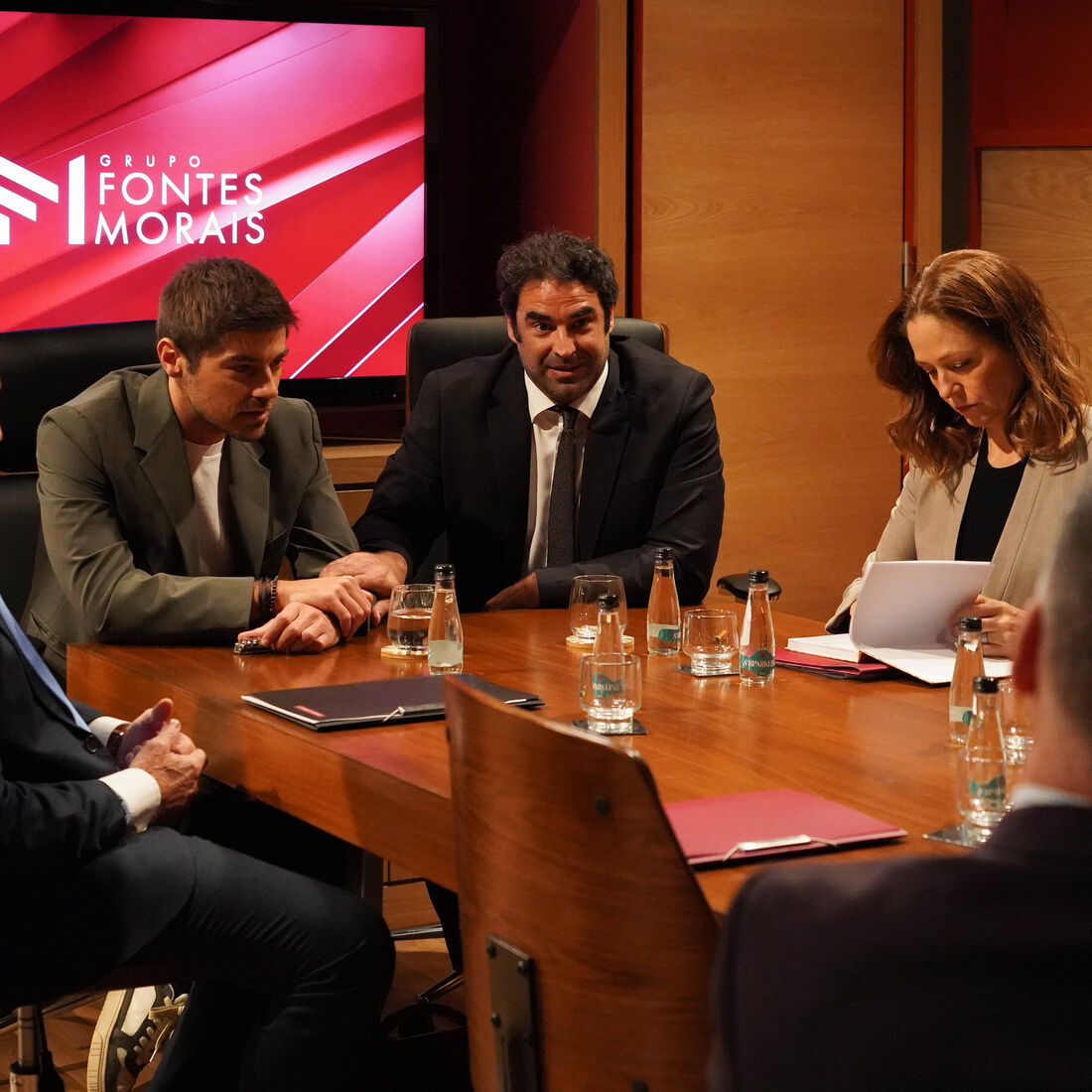 Olga tenta sabotar investimento de Tomás e Miguel em A Promessa