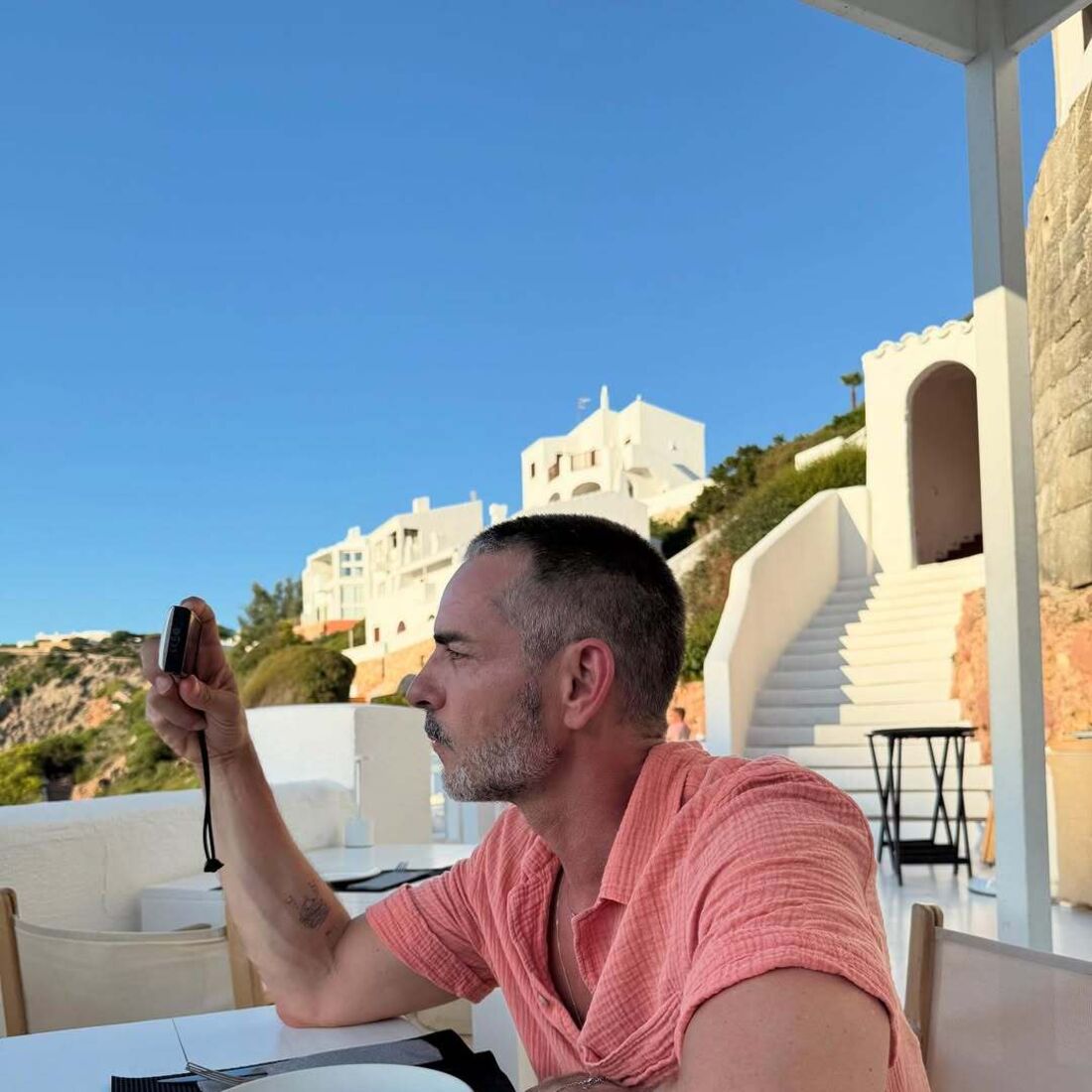 Cláudio Ramos reflecte sobre recomeços após férias no estrangeiro