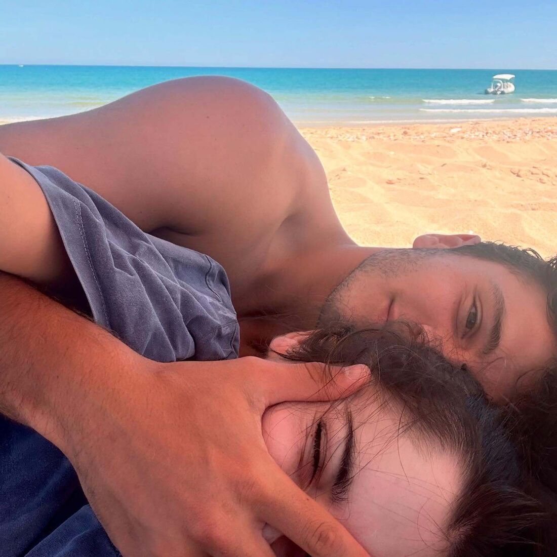 João Neves e Madalena Aragão desfrutam de férias românticas entre Tavira e Bora Bora